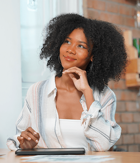 Model contemplating with a tablet