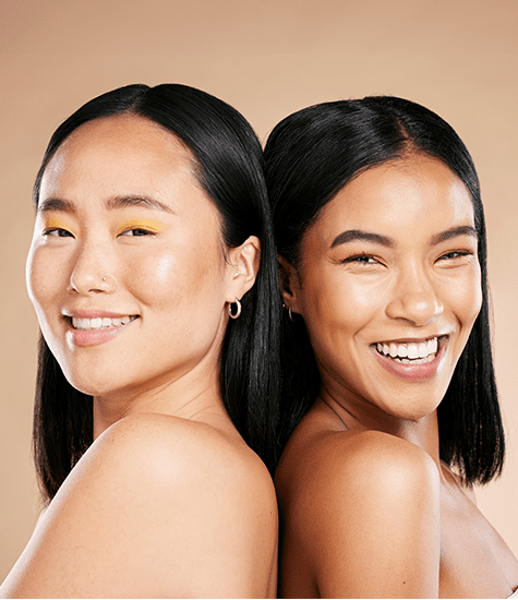  Models with joyful expressions